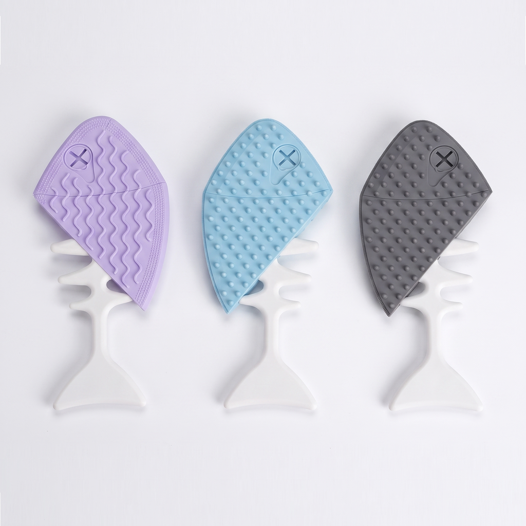 Fishbone Grooming Brush — Soft Silicone for Cats & Dogs